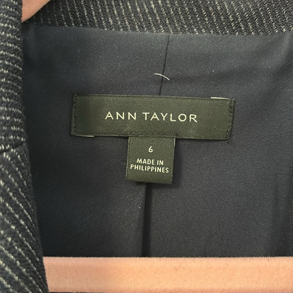 Ann Taylor size 6 two buttons navy jacket - Picture 2 of 7